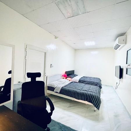 Private 2Bedroom Villa With T&B And Kitchenette Near Abu Dhabi International Airport Buitenkant foto
